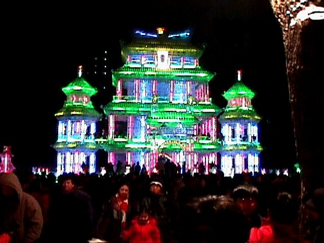 ICE CASTLE: JPEG 640 X 480